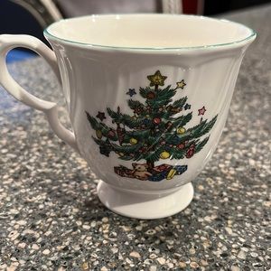 Nikko Christmas Pattern coffee/tea cups. Set of 11. Perfect condition.